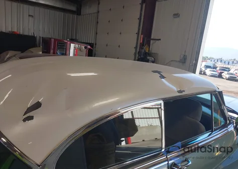 1952 Buick Riviera z USA, uszkodzony, nr VIN 16442915